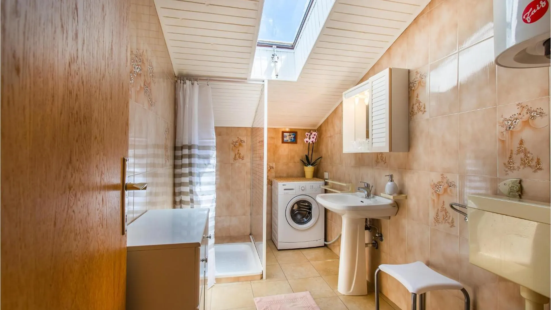2 Bedroom Cozy Apartment In Secovlje 0*,
