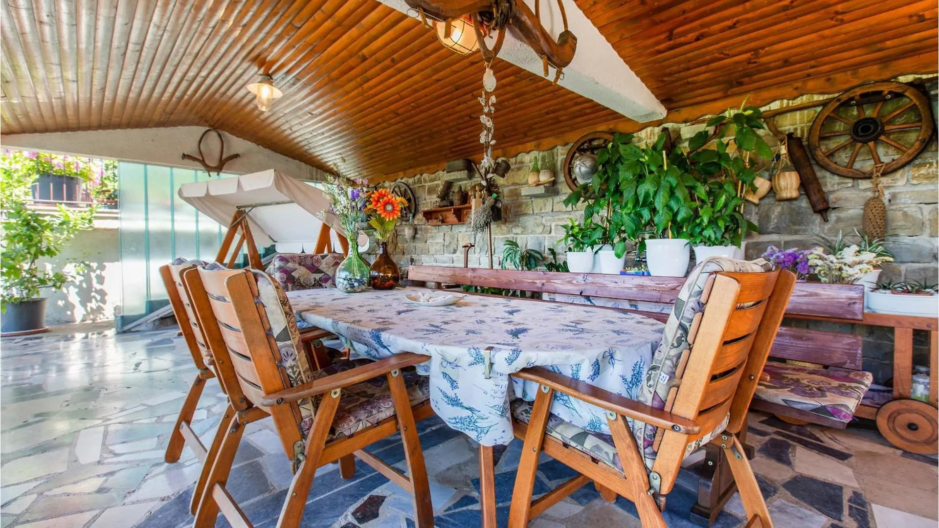 2 Bedroom Cozy Apartment In Secovlje 0*,