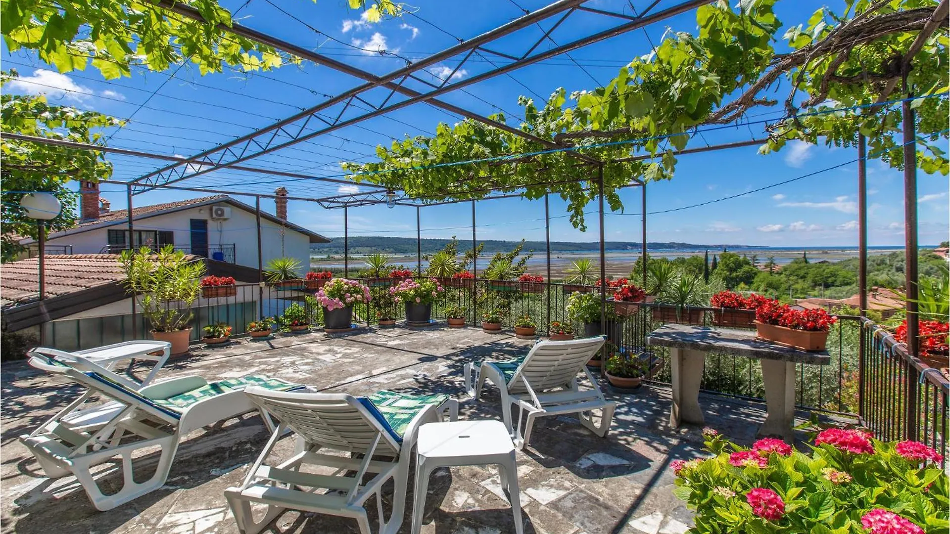 2 Bedroom Cozy Apartment In Secovlje
